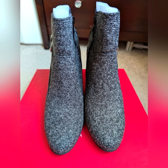 LIKE NEW Kelly & Katie Larix Ankle Boots, Black, Size 6.5 - Picture 3 of 7